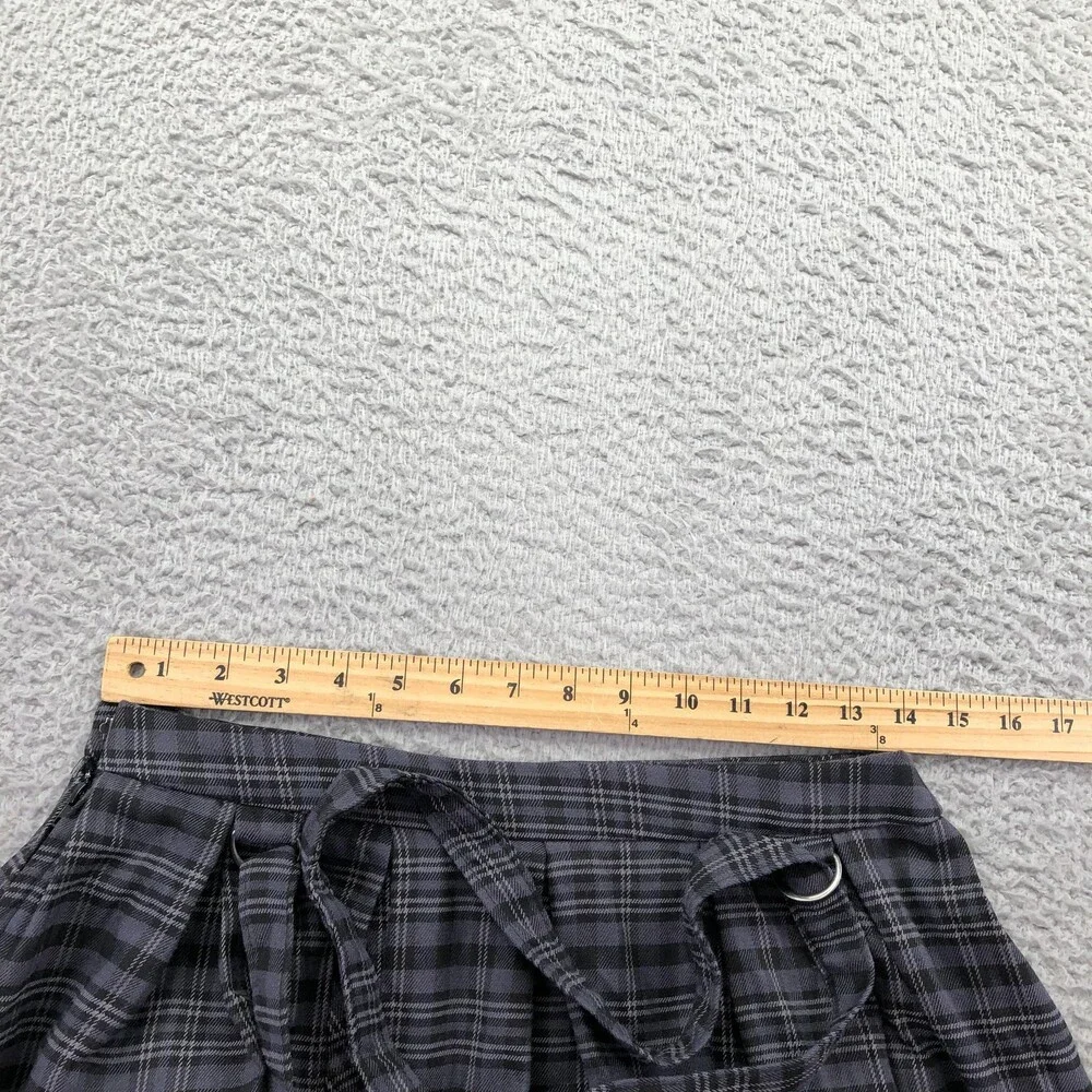 Hot Topic Skirt Womens Medium Gray Plaid Pleated Strap Detail Short Mini